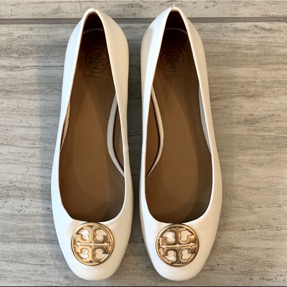 Tory Burch Off White Heeled Ballet with Gold Logo